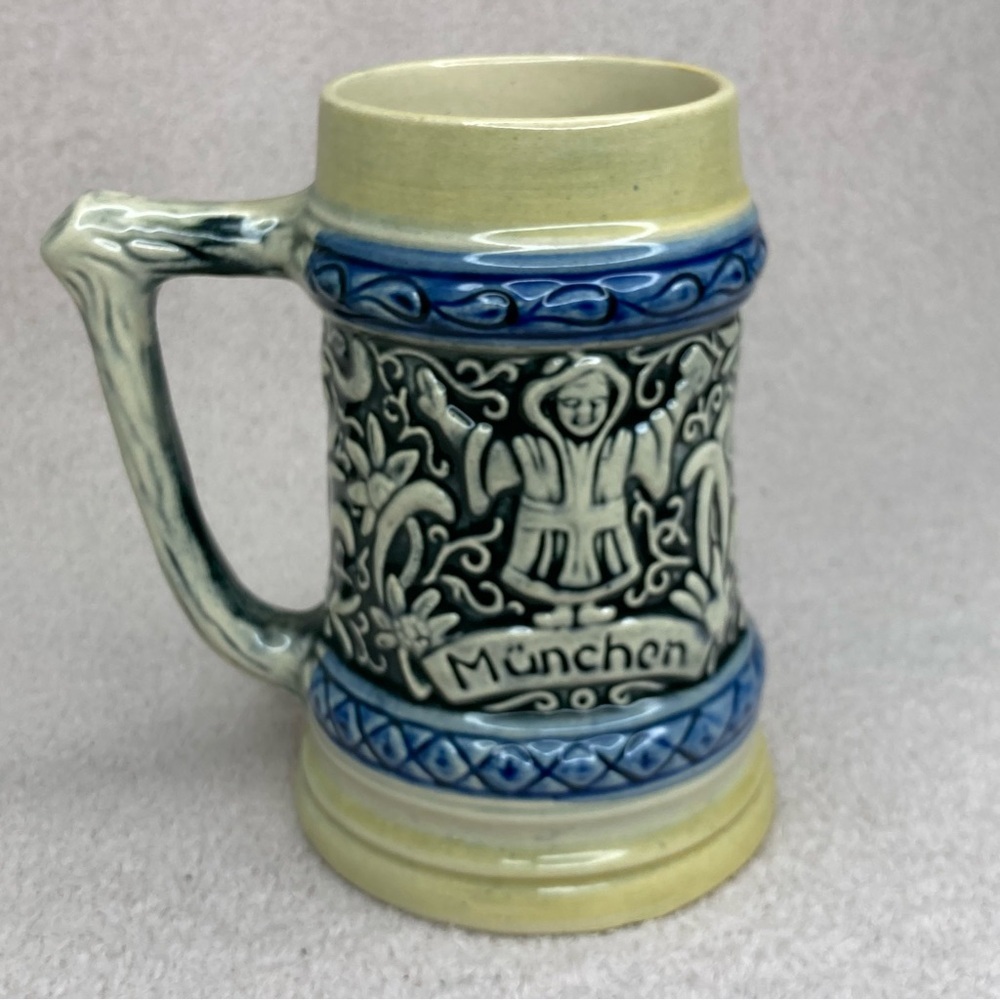 Vintage German Carved Ceramic Beer Stein Mug Munchen Munich VTG Cream/Blue Retro
